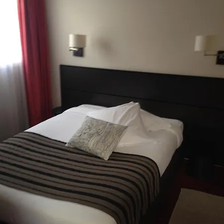 Inter-hotel Au Pavillon Bleu 3* Ozoir-la-Ferrière
