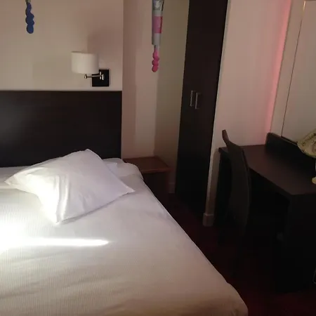 Inter-hotel Au Pavillon Bleu 3*