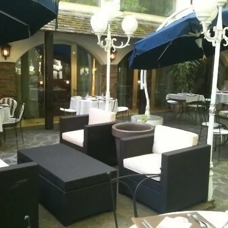 Inter-hotel Au Pavillon Bleu 3*